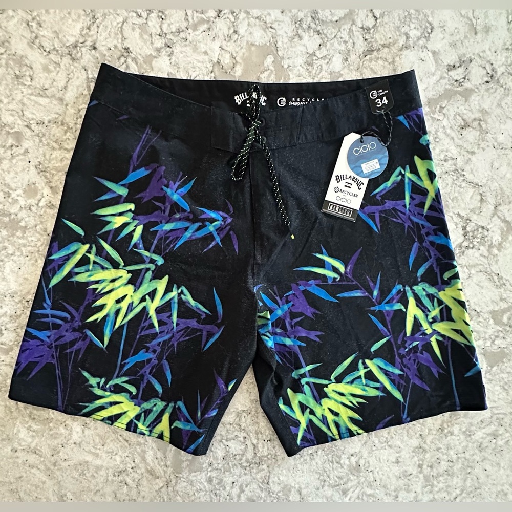 Billabong Men's AirLite Boardshorts Black with colorful print Size 34 NWT